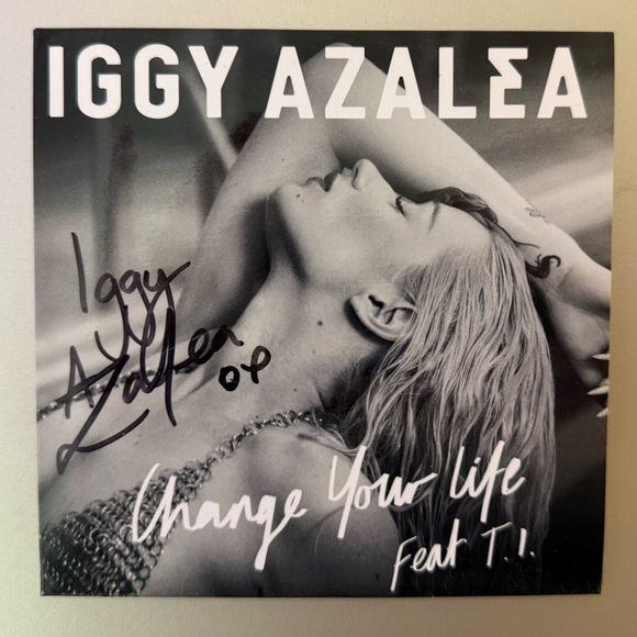 SIGNED Framed Iggy Azalea Change You Life Feat T.I. CD Insert & CD - Picture 2 of 4